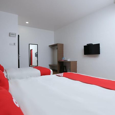Oyo 89915 East Mount Hotel Kukup Extérieur photo