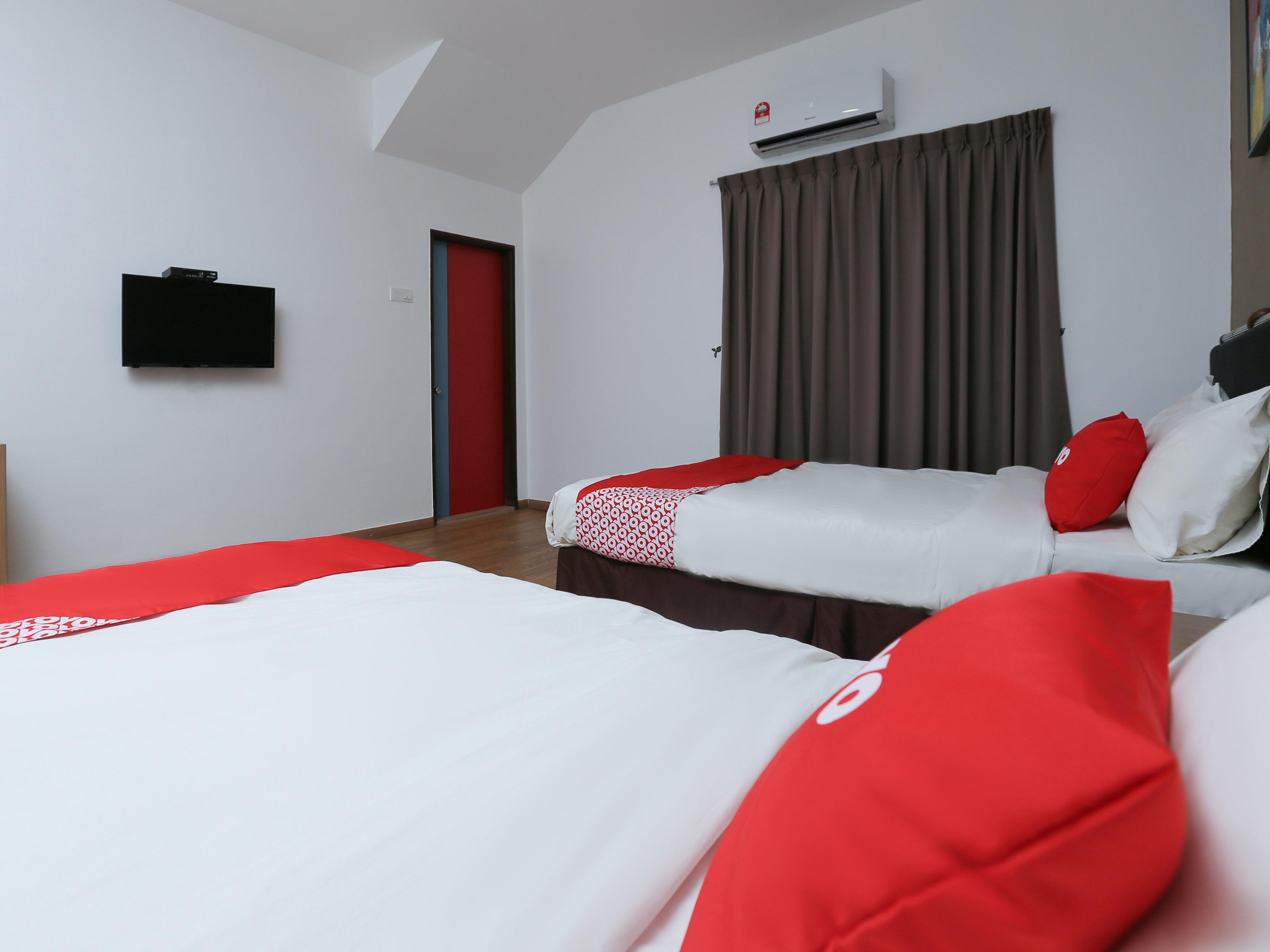 Oyo 89915 East Mount Hotel Kukup Extérieur photo