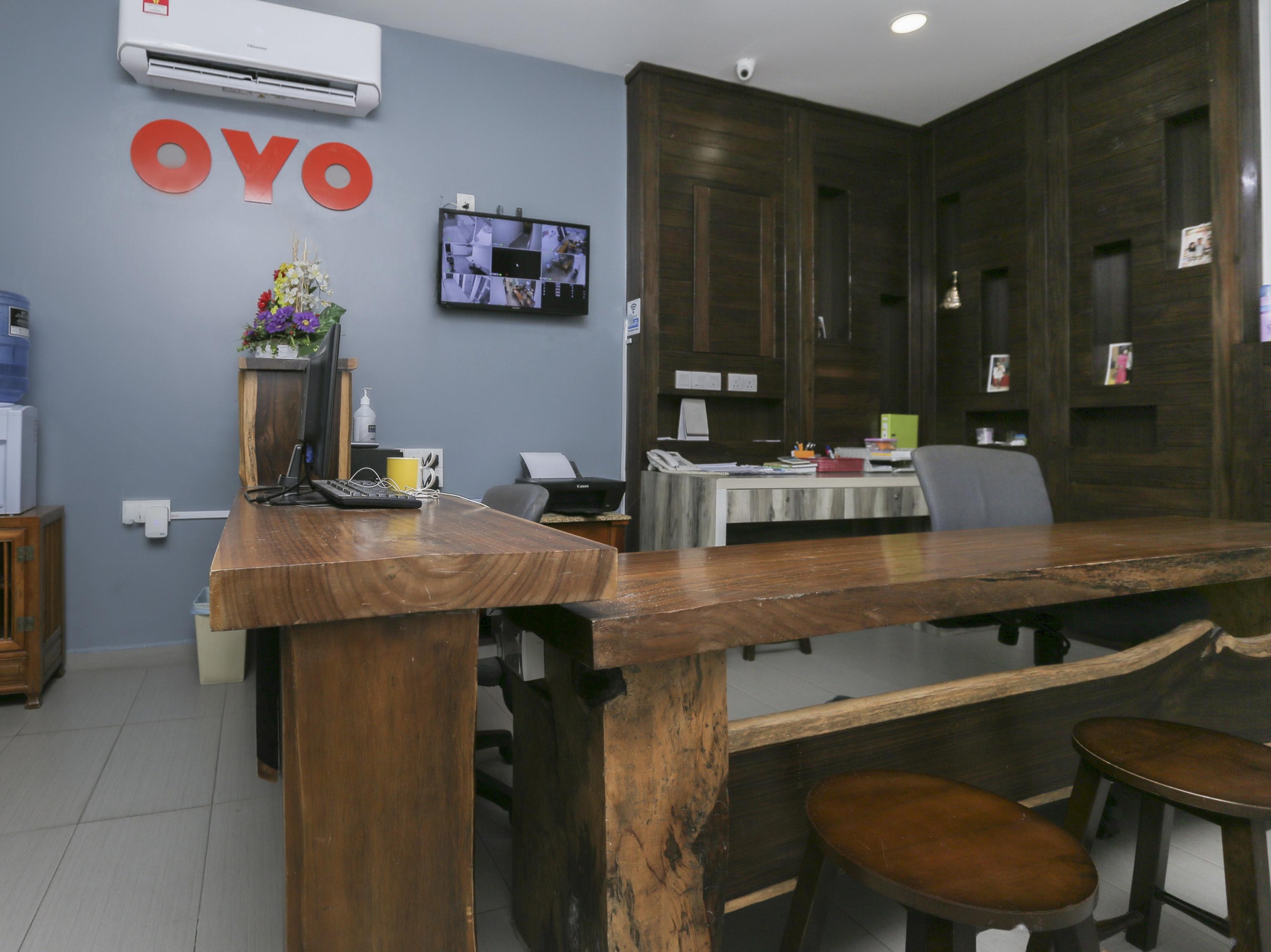 Oyo 89915 East Mount Hotel Kukup Extérieur photo