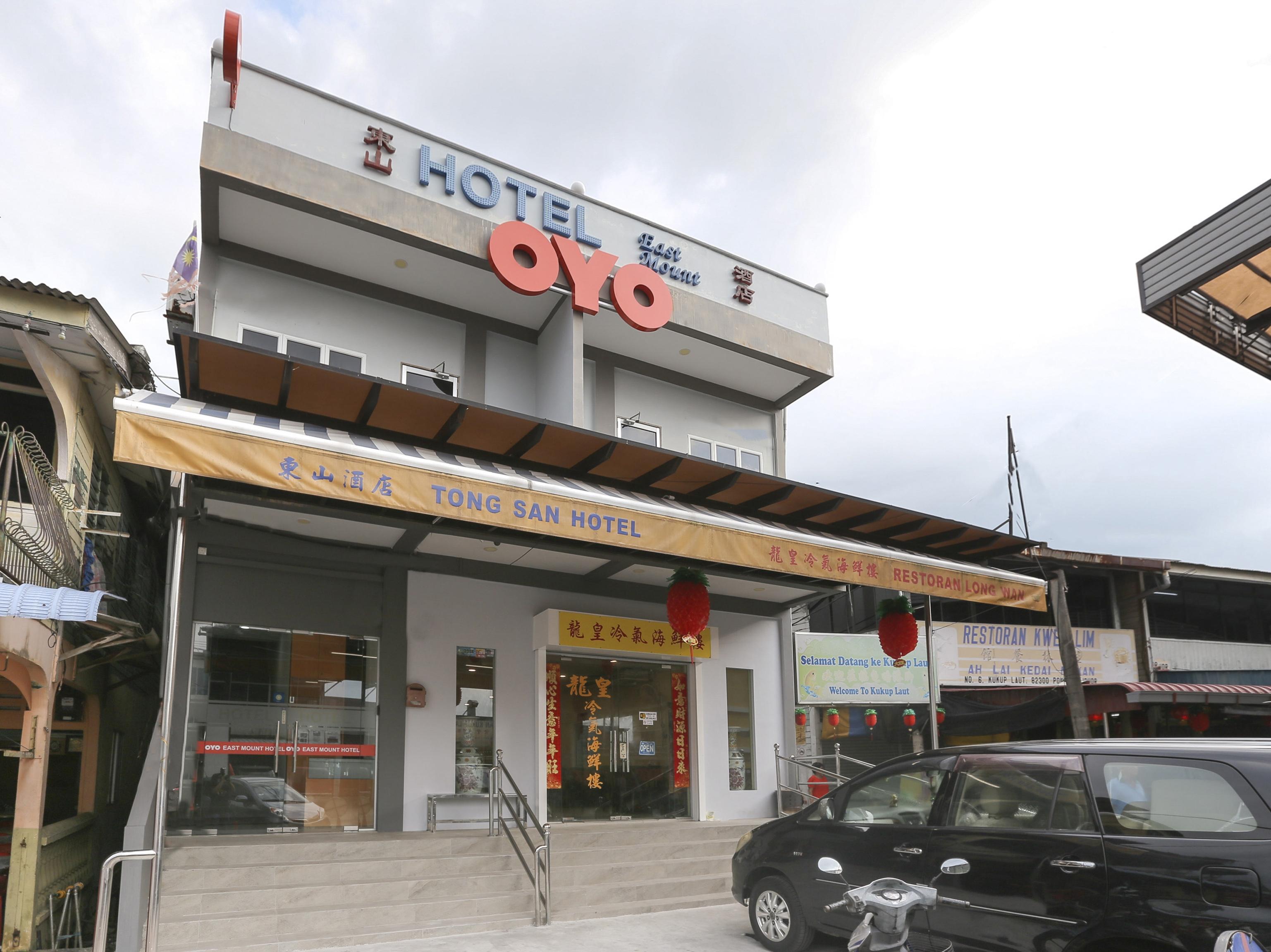 Oyo 89915 East Mount Hotel Kukup Extérieur photo
