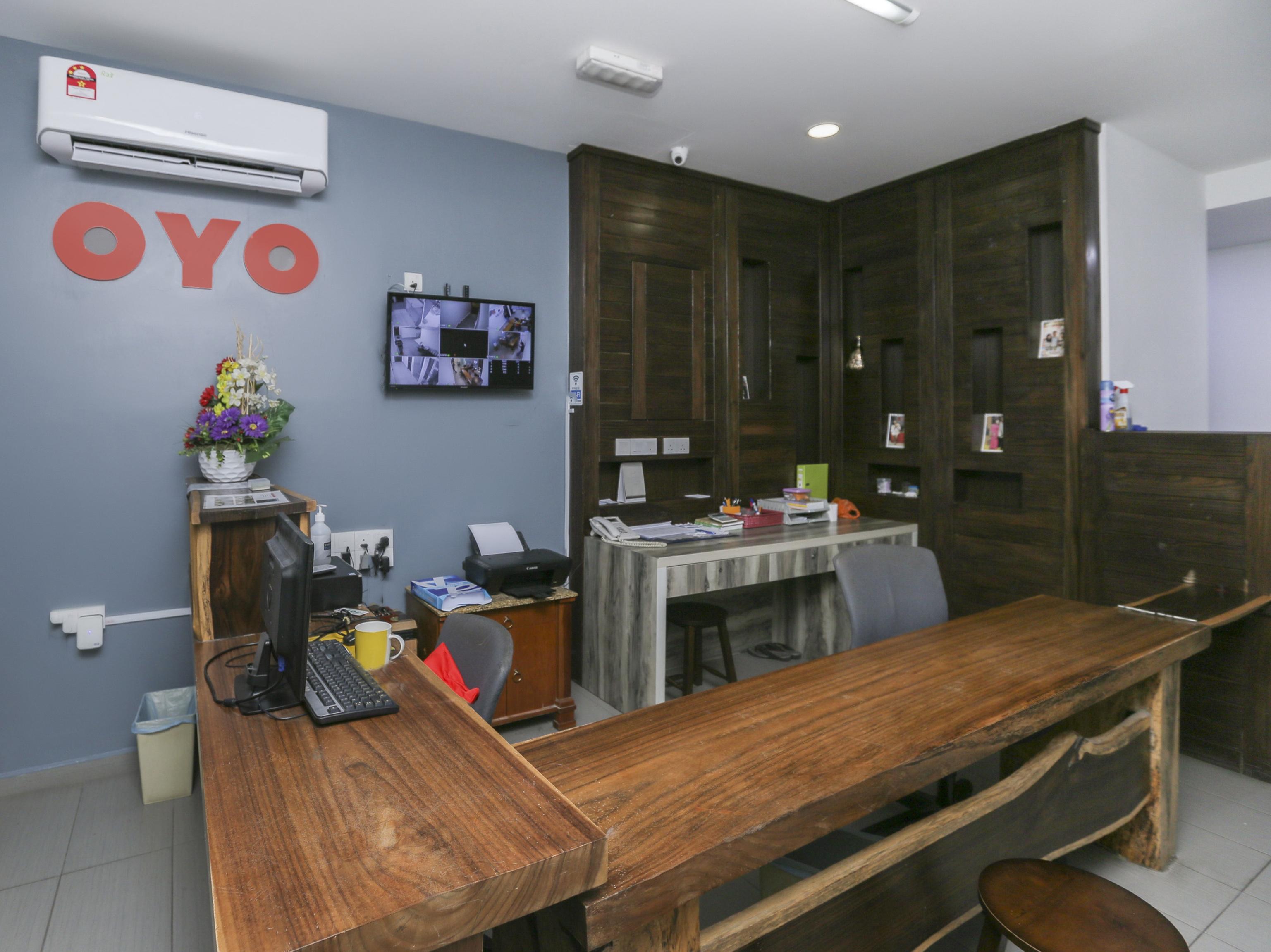 Oyo 89915 East Mount Hotel Kukup Extérieur photo