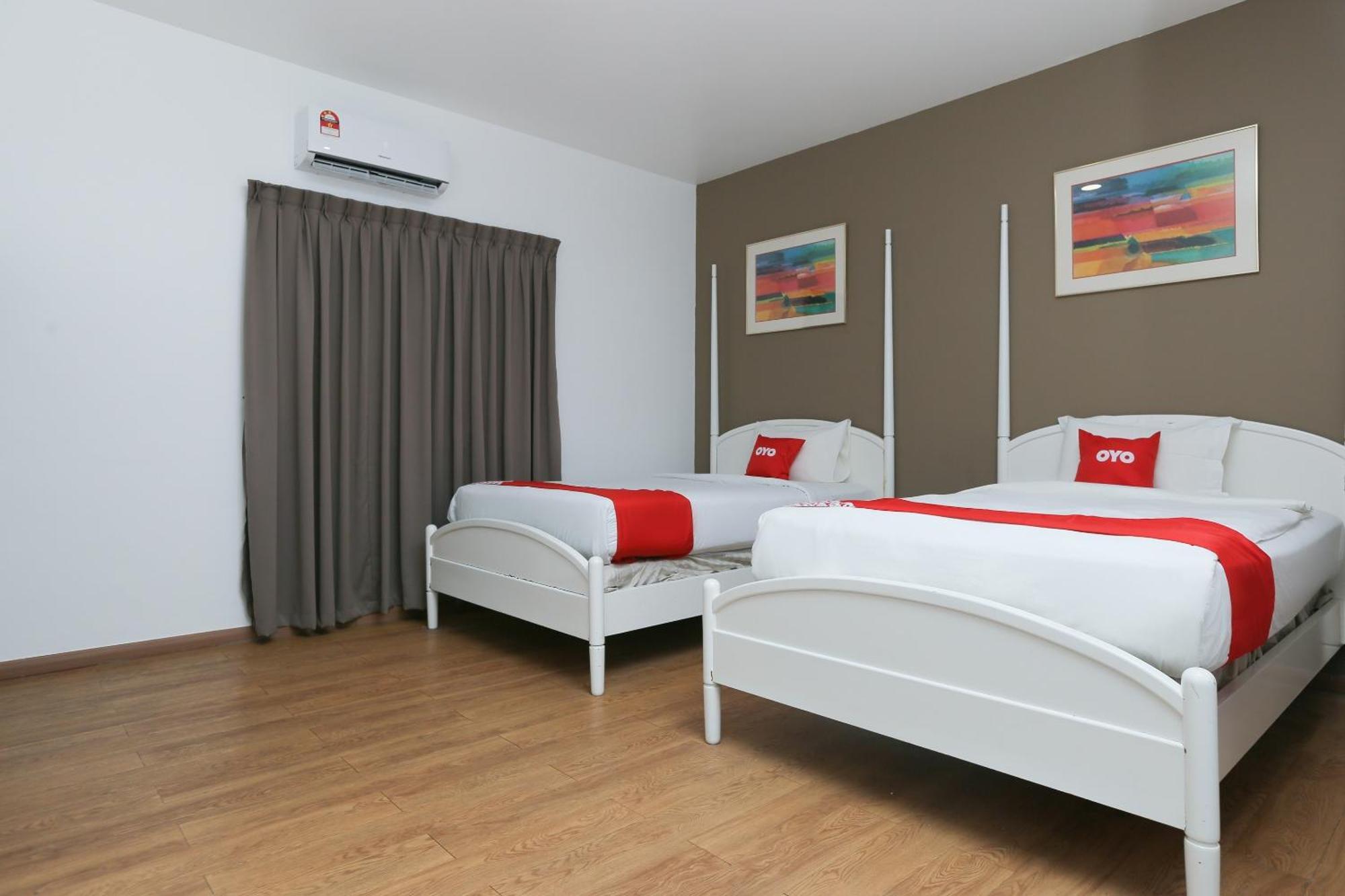 Oyo 89915 East Mount Hotel Kukup Extérieur photo
