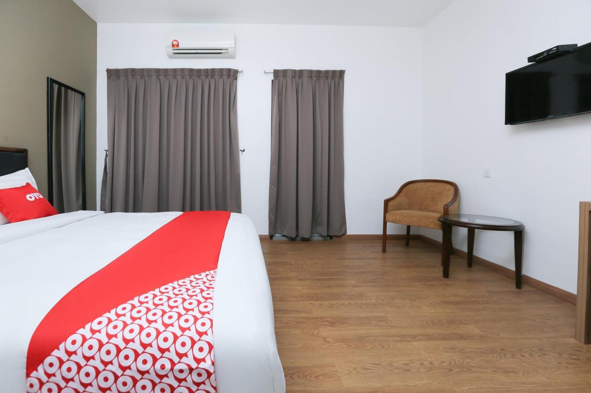 Oyo 89915 East Mount Hotel Kukup Extérieur photo