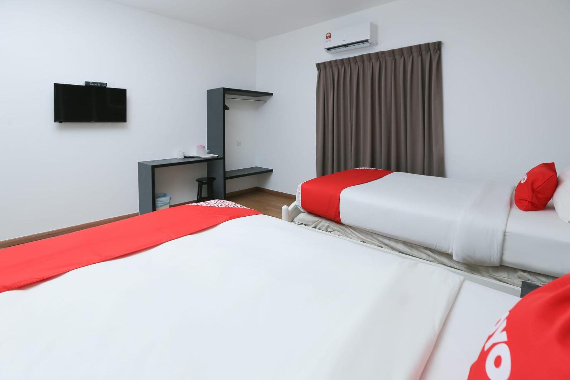 Oyo 89915 East Mount Hotel Kukup Extérieur photo