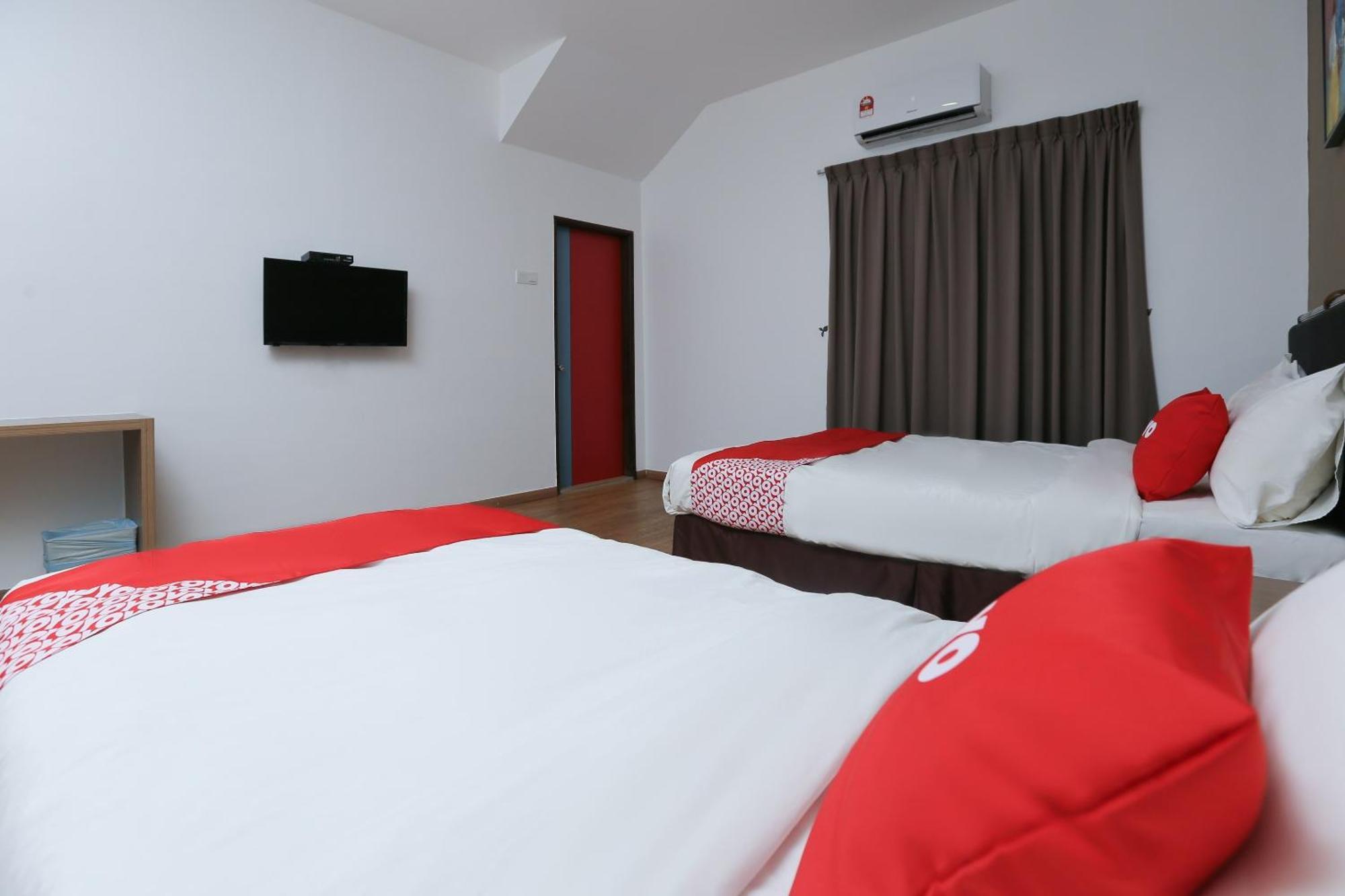 Oyo 89915 East Mount Hotel Kukup Extérieur photo