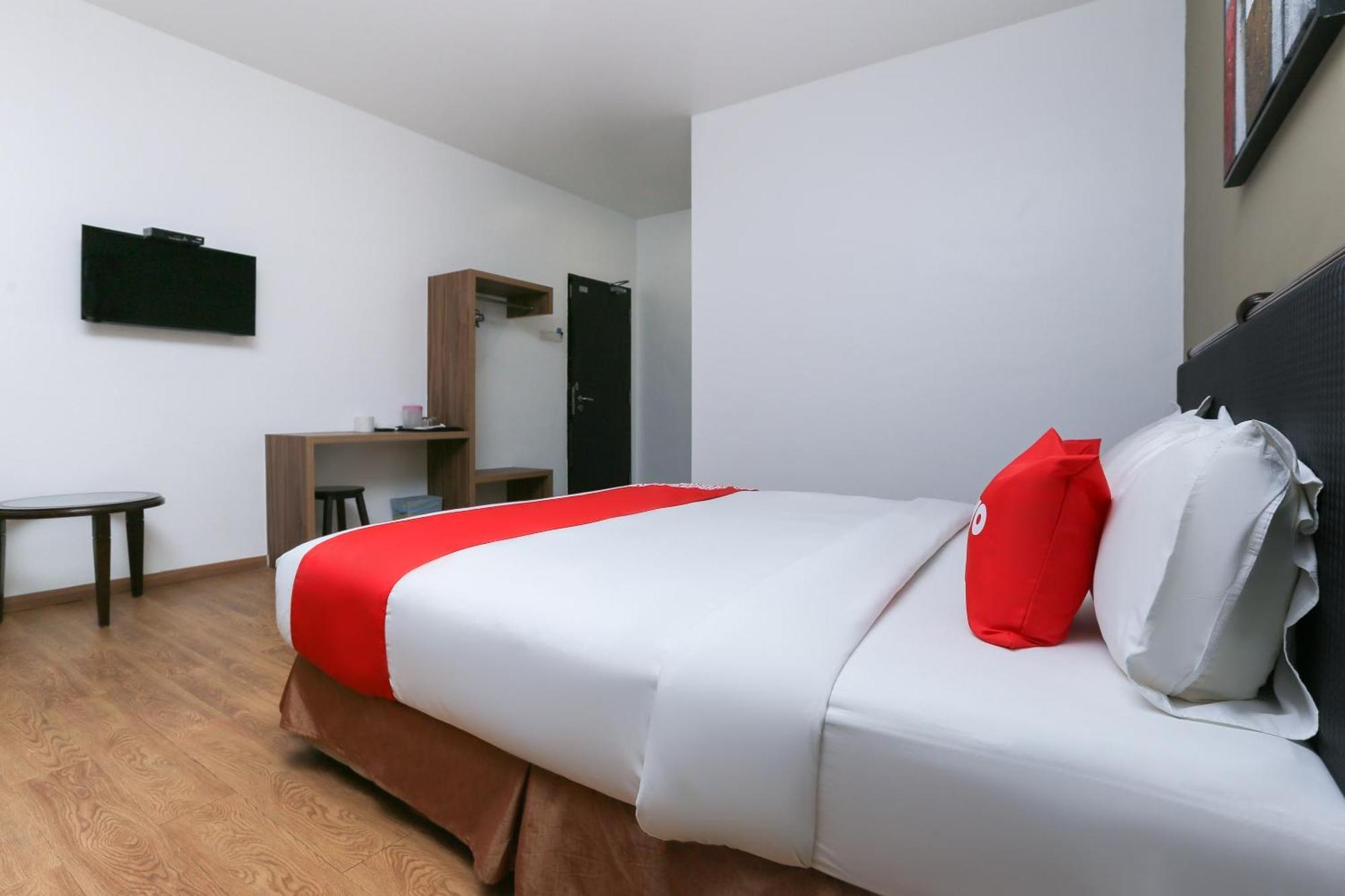 Oyo 89915 East Mount Hotel Kukup Extérieur photo
