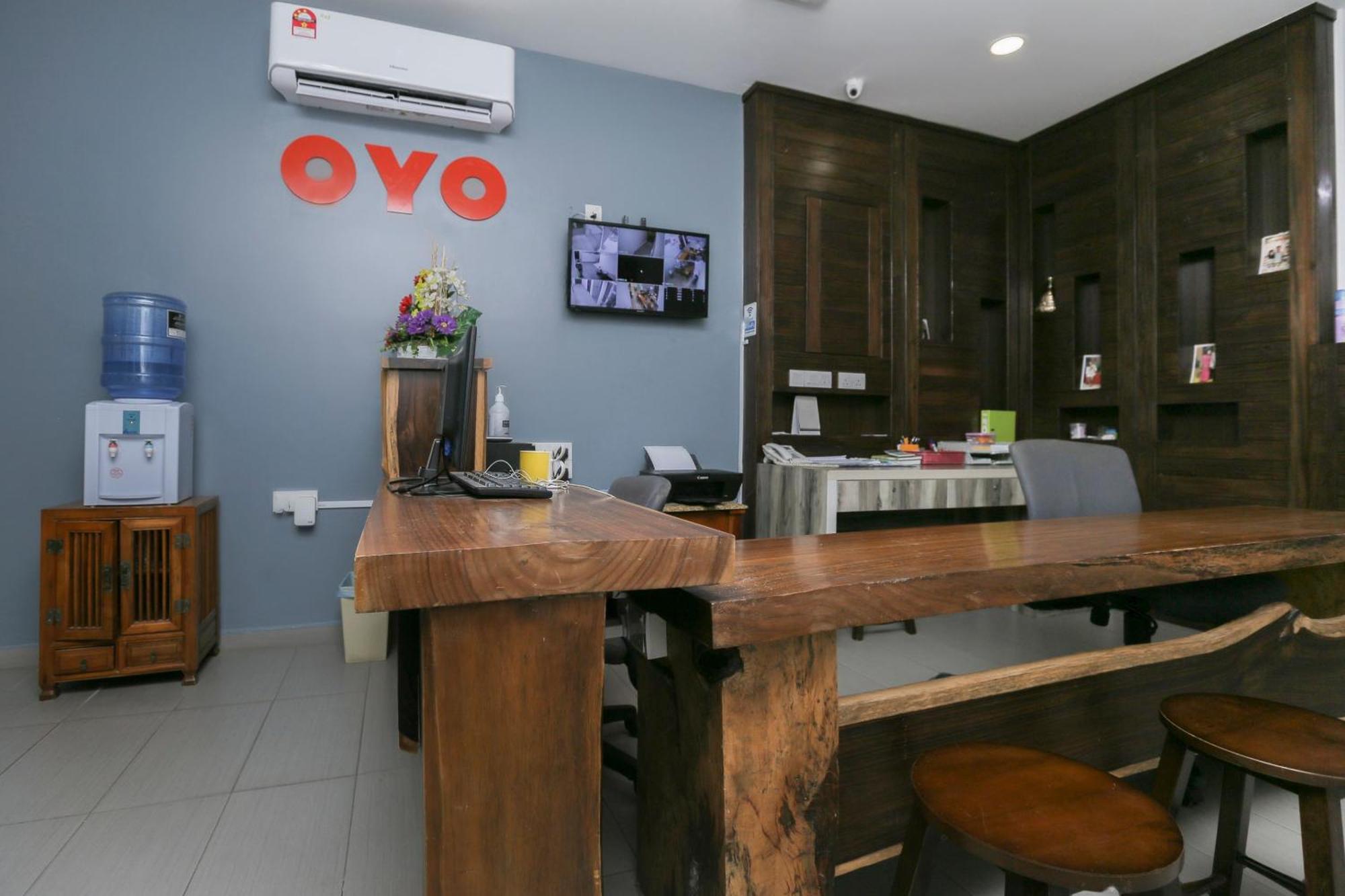 Oyo 89915 East Mount Hotel Kukup Extérieur photo