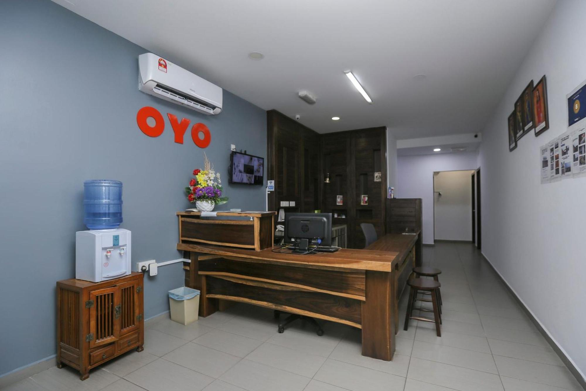 Oyo 89915 East Mount Hotel Kukup Extérieur photo