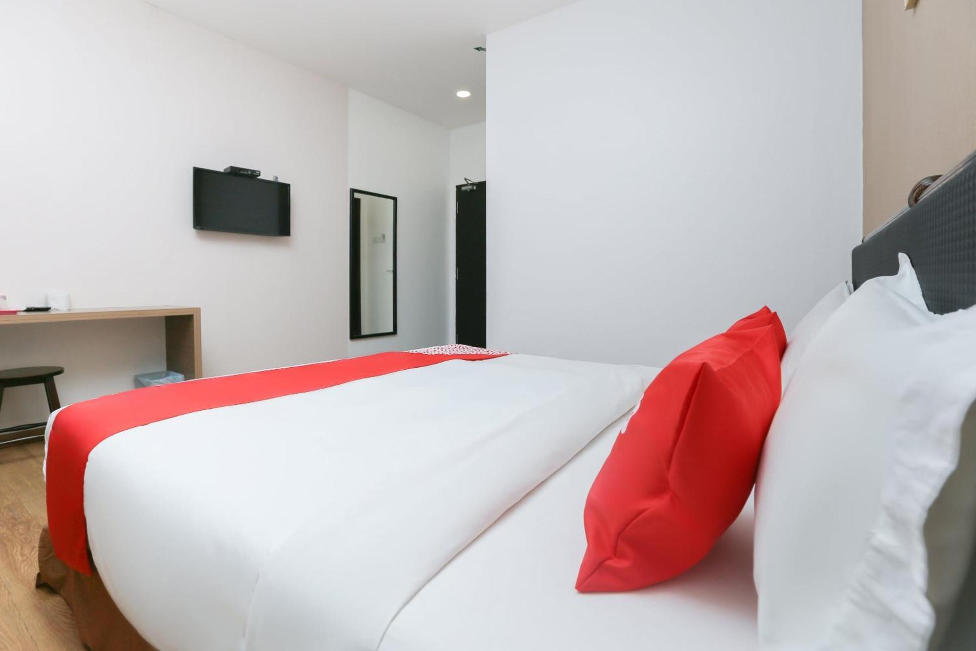 Oyo 89915 East Mount Hotel Kukup Extérieur photo