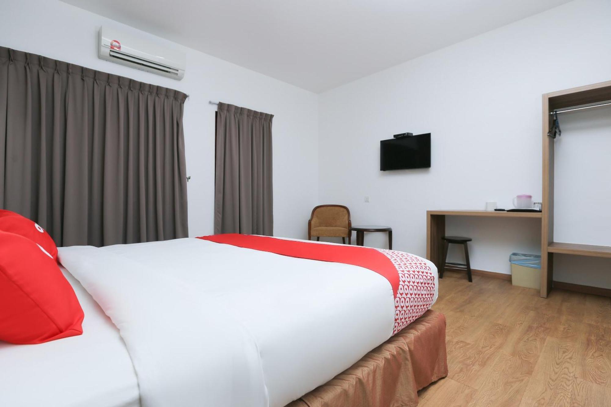 Oyo 89915 East Mount Hotel Kukup Extérieur photo