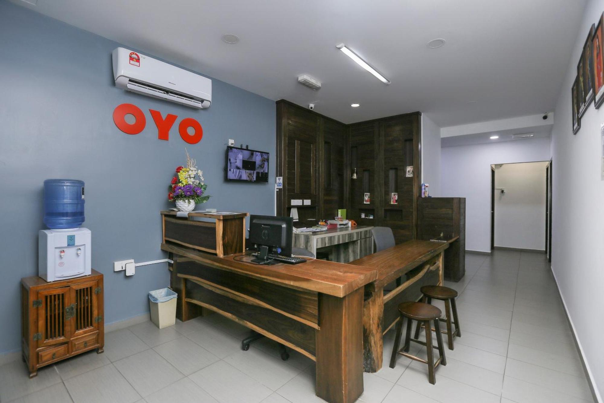Oyo 89915 East Mount Hotel Kukup Extérieur photo