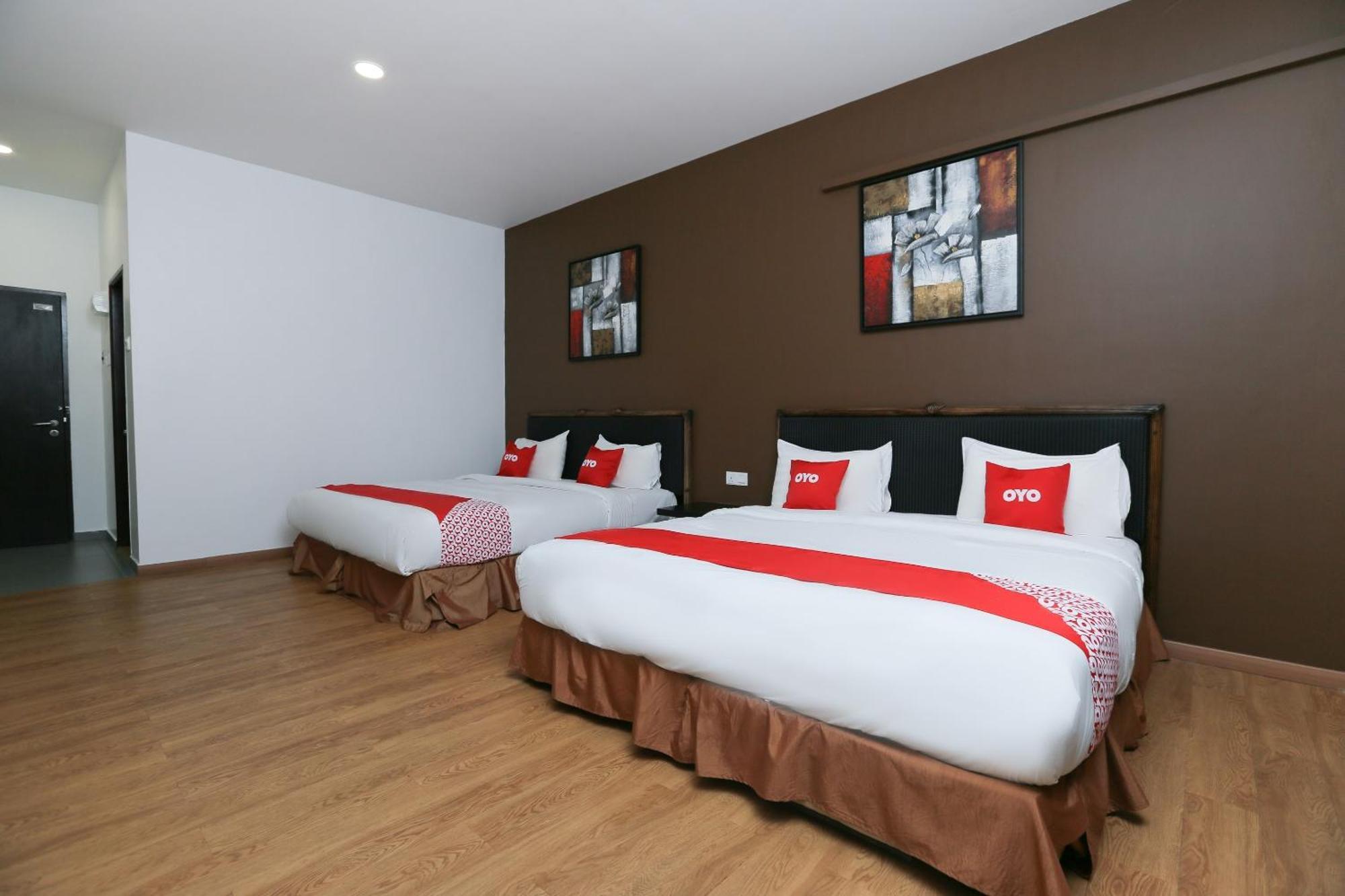 Oyo 89915 East Mount Hotel Kukup Extérieur photo